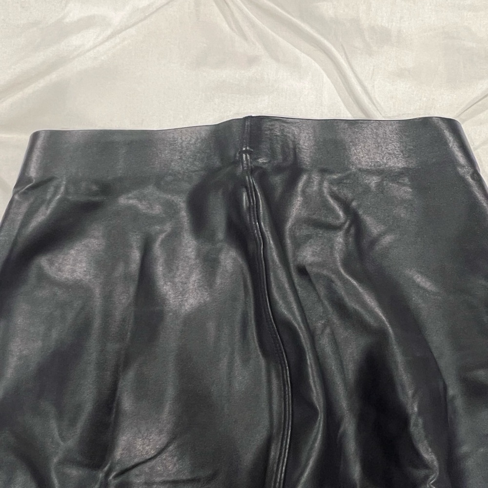 NWT HUE NAVY FAUX LEGGINGS - Picture 4 of 6